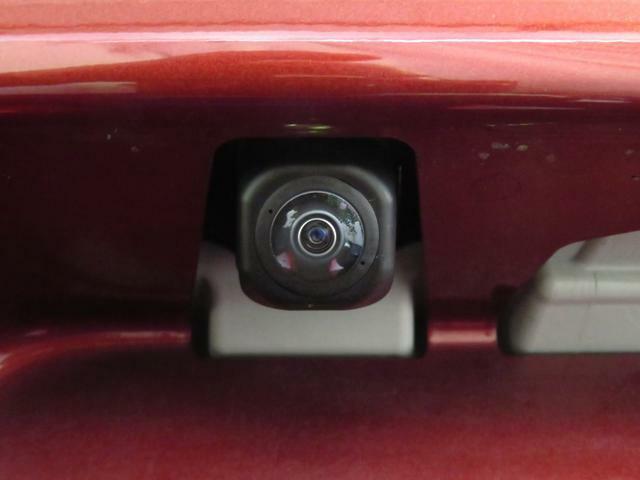 パノラマモニター用リアカメラです。駐車が苦手な人も6.2型ディスプレイの画面で車両後方の様子が見れるので安心です。