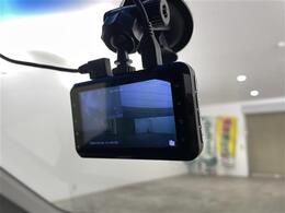 【バックミラー】大きくて見やすいので、後方を見るときも安心です！