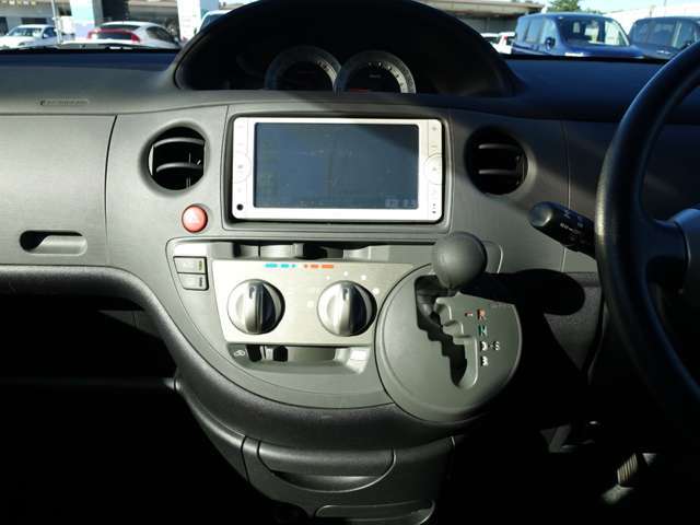 広い敷地に総在庫車輌300台以上！試乗(敷地内）もできますので是非一度お問い合わせください。　（無料問合せ）　0078-6002-065880　※携帯電話　PHS可