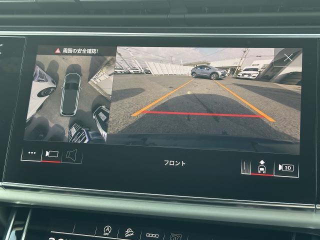 サラウンドビューカメラ『車両の4つのカメラから得た映像を合成し、上空から眺めているような映像をモニターに映し出します。車両周辺の歩行者や障害物などの発見に役立ちます。』