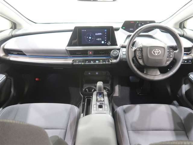 使いやすく運転しやすいレイアウトの運転席回り。