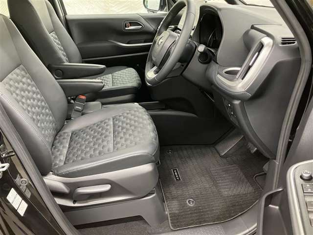 見通しのよいすっきりとした視界で、誰でも運転しやすいです。運転のしやすさは疲れにくさにも繋がりますよ♪