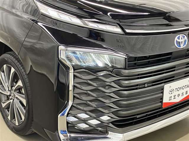 LEDヘッドライトです。デザイン性がよくとても明るいので、夜間の走行や悪天候でも安心です。しかも長寿命！