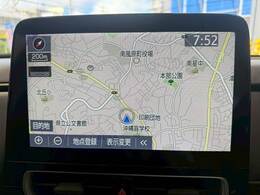 【純正ディスプレイオーディオ】FM・AMラジオやブルートゥース接続など多彩な機能を併せ持っており、インパネ周りがすっきりしてますね！追加オプションでナビ機能やフルセグTV、DVD再生なども可能です。