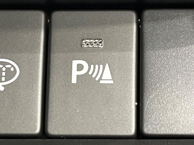 【クリアランスソナー】バンパーに付いたセンサーが障害物を検知！一定の距離に近づくとアラートで教えてくれます♪狭い駐車スペースや車庫入れ時も安心ですね☆