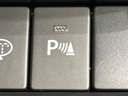 【クリアランスソナー】バンパーに付いたセンサーが障害物を検知！一定の距離に近づくとアラートで教えてくれます♪狭い駐車スペースや車庫入れ時も安心ですね☆