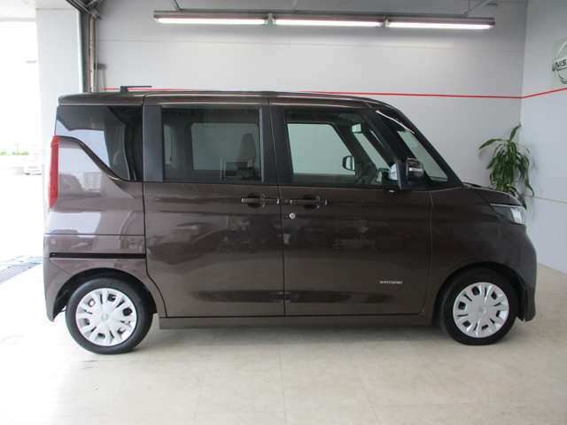 排気量660ccの軽自動車です。こちらのスライドドアは手動式です。
