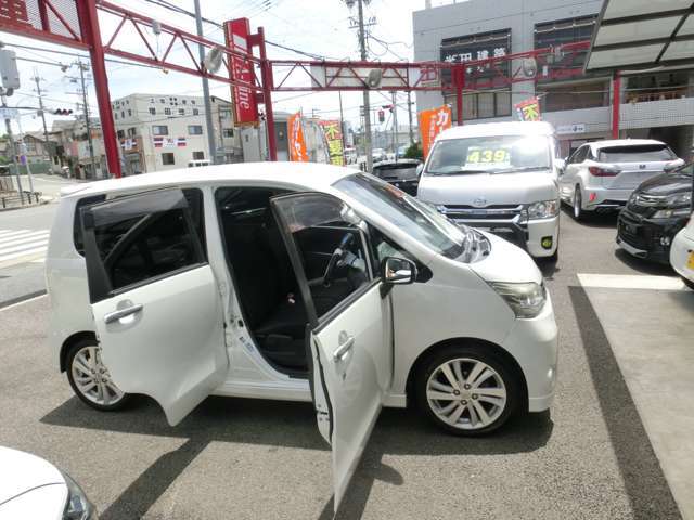 ドアが90度に開閉しますので乗り降りも楽に出来ます！