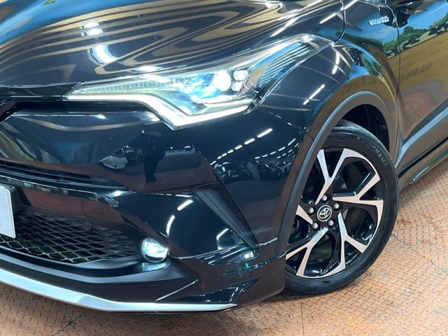 【シーケンシャルターンランプ付きLEDヘッドライト】人気の『流れるウィンカー』付きのLEDヘッドライトを装備♪高級感はもちろん、点灯時は存在感たっぷりで他車からも認識されやすく安心です。