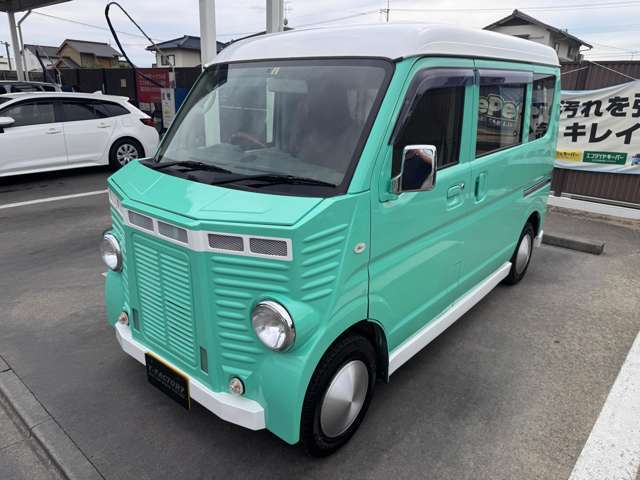 ティファニーグリーンのフレンチバス仕様です！