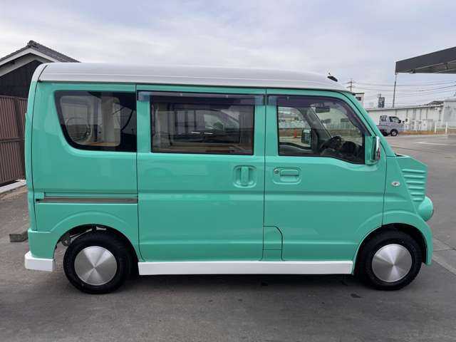 ティファニーグリーンのフレンチバス仕様です！