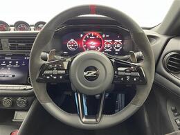 【NISMO専用本革・アルカンターラ巻ステアリング（レッドセンターマーク、レッドステッチ付）】