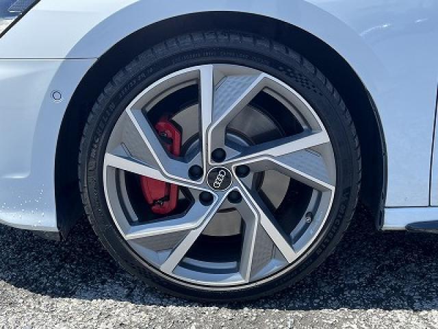●専用19インチアルミホイール『スタイリッシュなデザインでAudiならではの卓越した走りを支えるホイールと足回りです！ぜひご体感ください！』