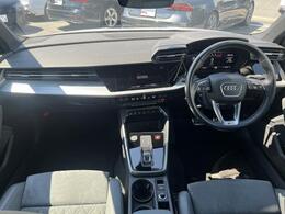 【認定中古車】Audi専門のテクニシャンが、100項目にもおよぶ精密な点検を実施。すべてをクリアしたAudi車のみが対象となります。