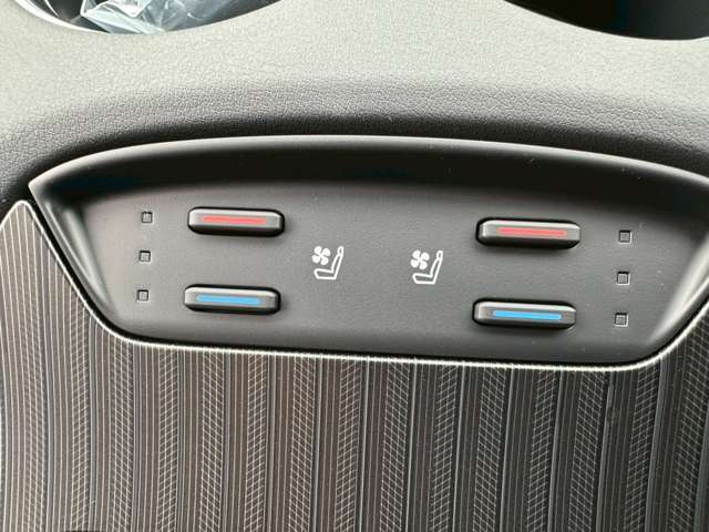 弊社ではオイル交換に【Shell　HELIXオイル】を採用しております！F1レースにも使用されている高級オイル☆弊社のメンテナンスパックでは、【Shell　HELIペンズオイル】の交換が何回でも無料♪