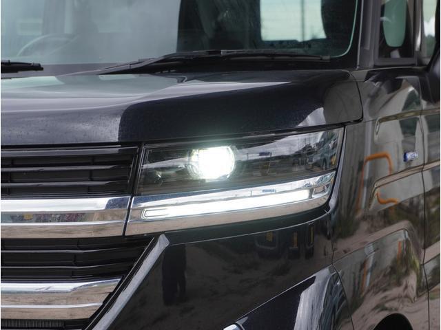 【ヘッドライト】省電力で長寿命の明るく運転しやすいLEDヘッドランプです。明るく照らすので暗い夜道からお客様を守ってくれます。お近くのスズキ自販島根までお越しください。