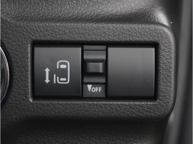 【電動スライドドア】ボタンを押すだけでスライドドアの開閉が可能。もちろんキーからの操作も可能。お子様を抱いている時・両手いっぱいの荷物を持ってる時など非常に役立ちます。