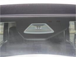 【デュアルセンサーブレーキサポートII】ミリ波レーダー、単眼カメラ、超音波センサーが前方の歩行者やクルマを検知し、衝突事故時の被害を軽減します。