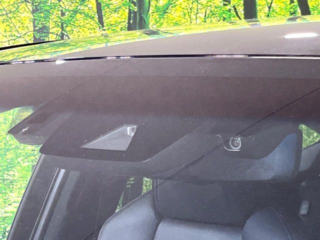 【トヨタセーフティセンス】走行中に前方の車両等を認識し、衝突しそうな時は警報とブレーキで衝突回避と被害軽減をアシスト。より安全にドライブをお楽しみいただけます。