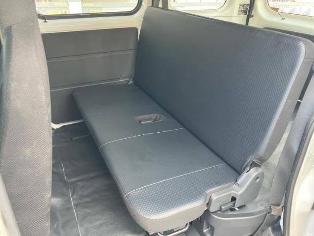 WECARSでは各商談席に大型モニターをご用意しております！見やすい大画面でゆったりと全国の在庫をご覧いただけます！是非ご来店お待ちしております！