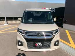 当店は諸費用も含めた総額表示を行っております。諸費用には車庫証明費用が含まれています。また、店舗納車を推奨しておりますので納車費用は含まれておりません。