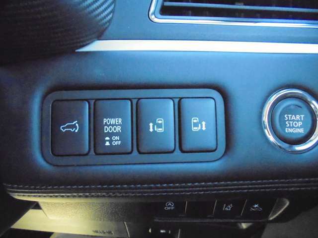 運転席のボタンでスライドドアやリヤゲートの開閉操作が可能です