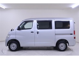 ボデーカラーは、定番のシルバーマイカです