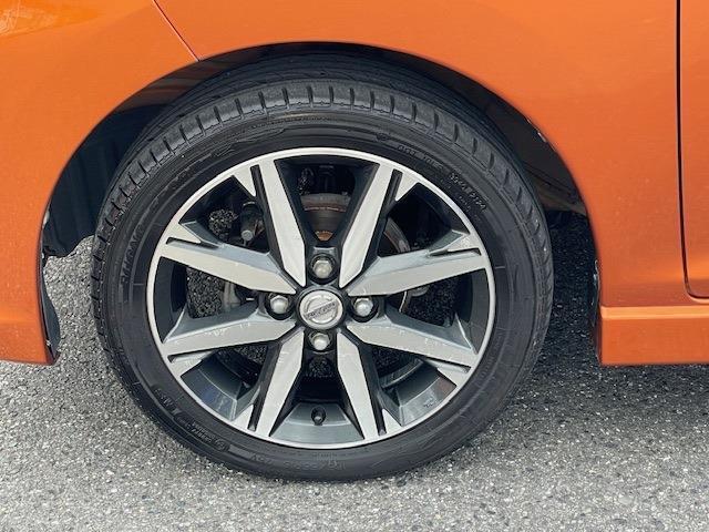 当店の車は全て、国土交通省認定の国家2級整備士による、各種走行テスト・全装備品の動作確認及び、修復歴の厳選チェック済み。こだわり、納得し、、選び抜いた車だけを展示しています。