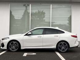 BMW Premium Selection 2年間走行距離無制限保証、安心もBMWクオリティ。BMWメカニックによる360度チェックの納車前点検。交換基準に達した部品があれば、BMW純正部品だけを使用し整備した後にお引渡しします。