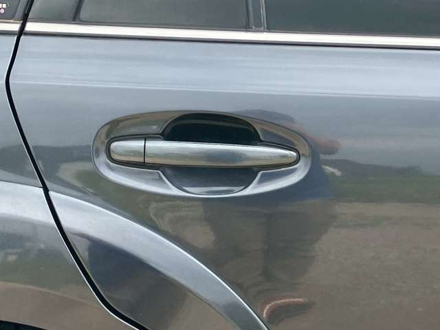 お車の状態は内外装共にとても綺麗な状態を保っておりますので私共でも自信を持ってお薦め出来る1台です！！同年式のお車と比べますと、大事にお乗りだった事を実感して頂けるはずです♪