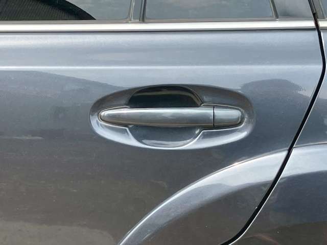 お車の状態は内外装共にとても綺麗な状態を保っておりますので私共でも自信を持ってお薦め出来る1台です！！同年式のお車と比べますと、大事にお乗りだった事を実感して頂けるはずです♪