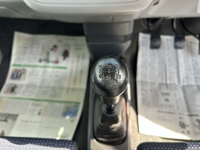 5速マニュアル・走行6万km台・車検R8年8月・純正CD・タイヤ山あり・キーレス