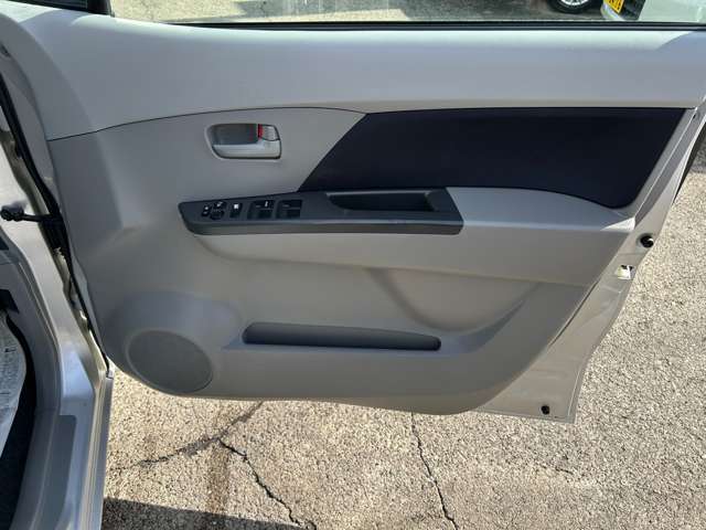 5速マニュアル・走行6万km台・車検R8年8月・純正CD・タイヤ山あり・キーレス