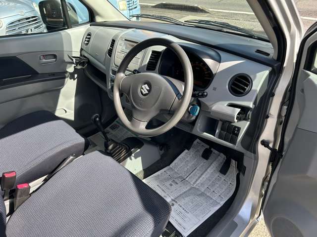 5速マニュアル・走行6万km台・車検R8年8月・純正CD・タイヤ山あり・キーレス