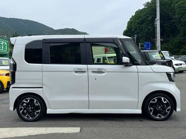 （株）あっぷる関西は業界経験者多数在籍！！新車ディーラー営業・大手中古車ディーラー営業・新車ディーラー整備士など、豊富な知識と経験をお客様の車選びや納車後のサポートをお手伝いさせて頂きます。