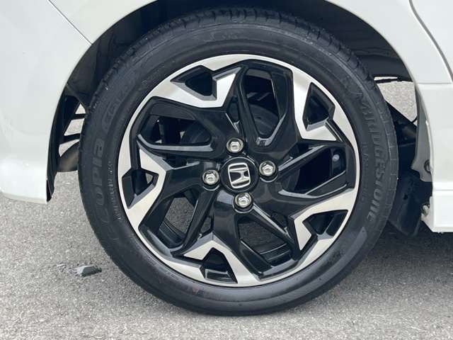 社外アルミホイールやローダウンサス・車高調・革調シートカバー・LEDヘッドライト・エアロパーツ・ナビ・バックカメラ・ETCなど社外パーツも販売・取り付け可能です。是非ご相談ください！