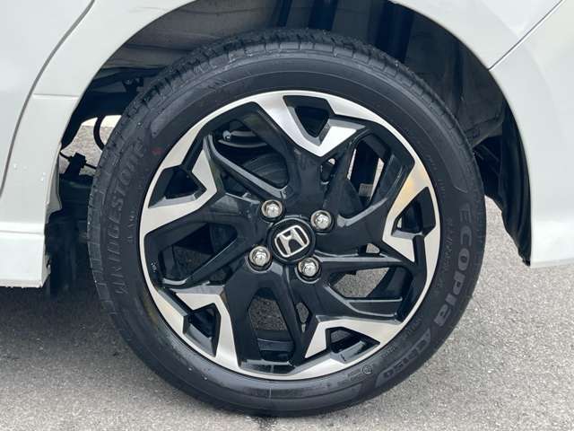 社外アルミホイールやローダウンサス・車高調・革調シートカバー・LEDヘッドライト・エアロパーツ・ナビ・バックカメラ・ETCなど社外パーツも販売・取り付け可能です。是非ご相談ください！