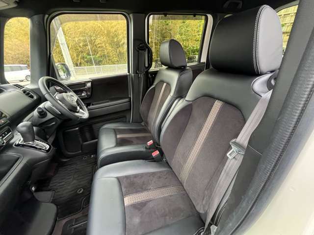 ルームクリーニングも隅々まで綺麗にしてお渡ししています。他店の車のクオリティと比較してください！店内にお子様の遊んで頂けるスペースもあります♪ごゆっくりお車選びが出来ます☆