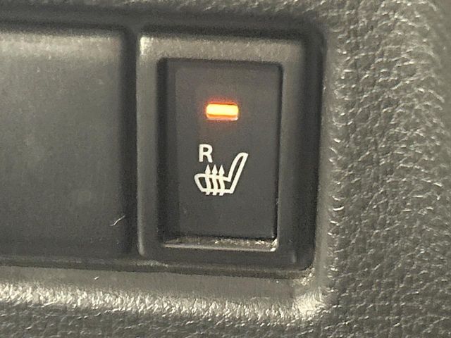 【シートヒーター】寒い日に重宝するシートヒーター！エアコンより早く温まってくれるので寒がりの人も安心ですね♪エアコンの温風は乾燥するから苦手、という方にもをおすすめです。