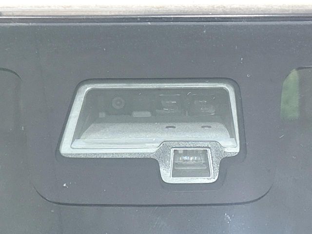 【スズキ　セーフティサポート】走行中に前方の車両等を認識し、衝突しそうな時は警報とブレーキで衝突回避と被害軽減をアシスト。より安全にドライブをお楽しみいただけます。