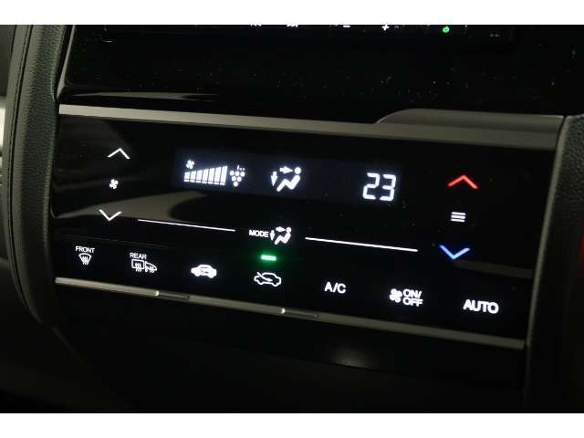 オートエアコンタイプなので細かい操作なしで快適温度に調整してくれます。季節の変わり目のわずらわしさはありませんね♪