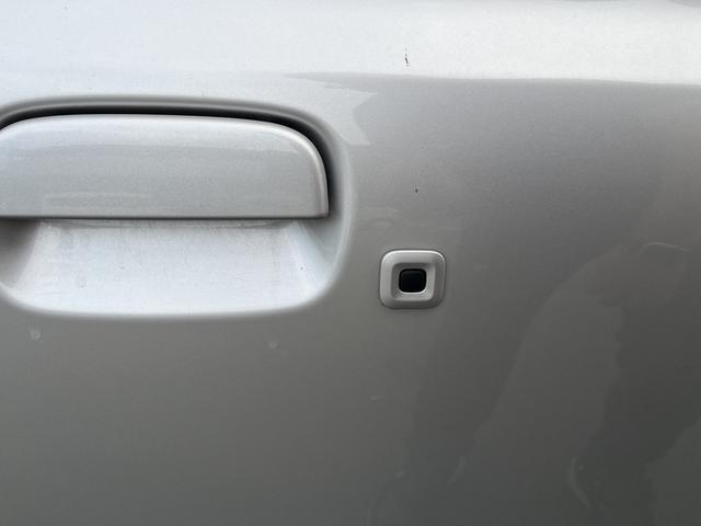 キーをポケットに入れたままでも指先ひとつでドアを開けられます♪