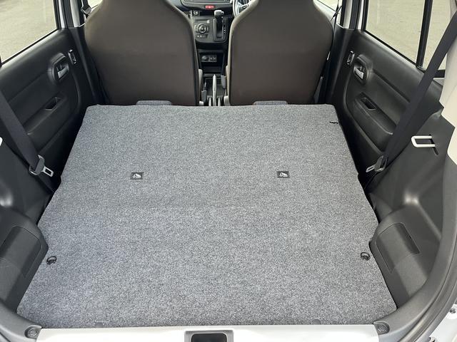 後部座席を倒すと大容量のラゲッジルームに！