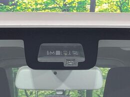 【スズキ　セーフティサポート】走行中に前方の車両等を認識し、衝突しそうな時は警報とブレーキで衝突回避と被害軽減をアシスト。より安全にドライブをお楽しみいただけます。