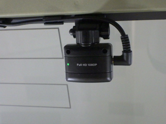 『ドライブレコーダー』動画を残すことで万が一の事態に遭遇した時の必須アイテムです！急ブレーキ・急ハンドルが起こった際、自動で記録が上書きされずに保存され、後でPC等で確認出来ます。