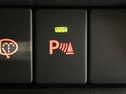 【コーナーセンサー】バンパーに付いたセンサーが障害物を検知！一定の距離に近づくとアラートで教えてくれます♪狭い駐車スペースや車庫入れ時も安心ですね☆