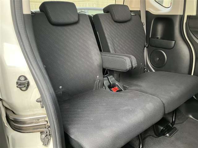 ゆとりある広々とした車内空間は、ドライブを始め買い物やレジャーなど、幅広く活躍します。一人でもみんなとでもお出かけを楽しみましょう！