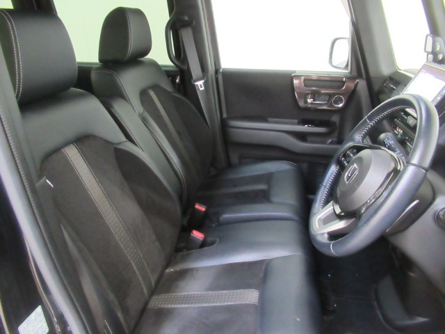 広くて見晴らしの良い車内は小物入れもたくさんあって使い勝手良いですよ☆