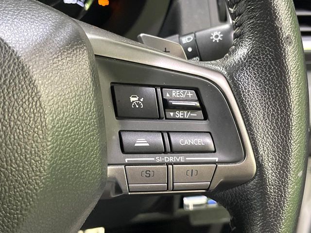【全車速追従機能付クルーズコントロール】高速道路での長距離走行が楽に！！自動で速度を保つクルーズコントロールが、衝突軽減システムと連携し、前方の車両を感知して車間を保つように速度調節してくれます！！