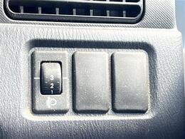 運転席操作部の画像です。店舗にて現車の確認もいただけますので、お電話で在庫のご確認の上是非ご来店くださいませ！！！ワクワクするクルマ選びをご提案します！